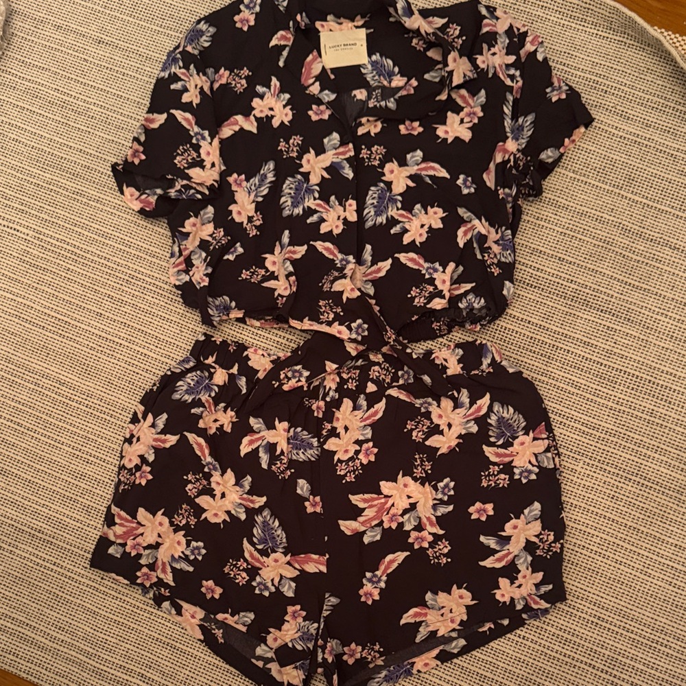 Lucky Brand Floral Patterned Apparel